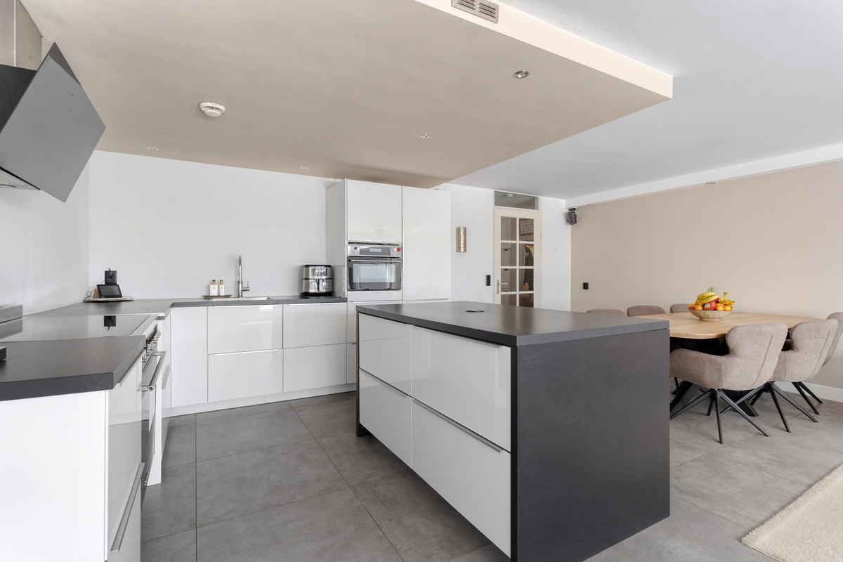 Tussenwoning te koop: Anjerstraat 23, Almere