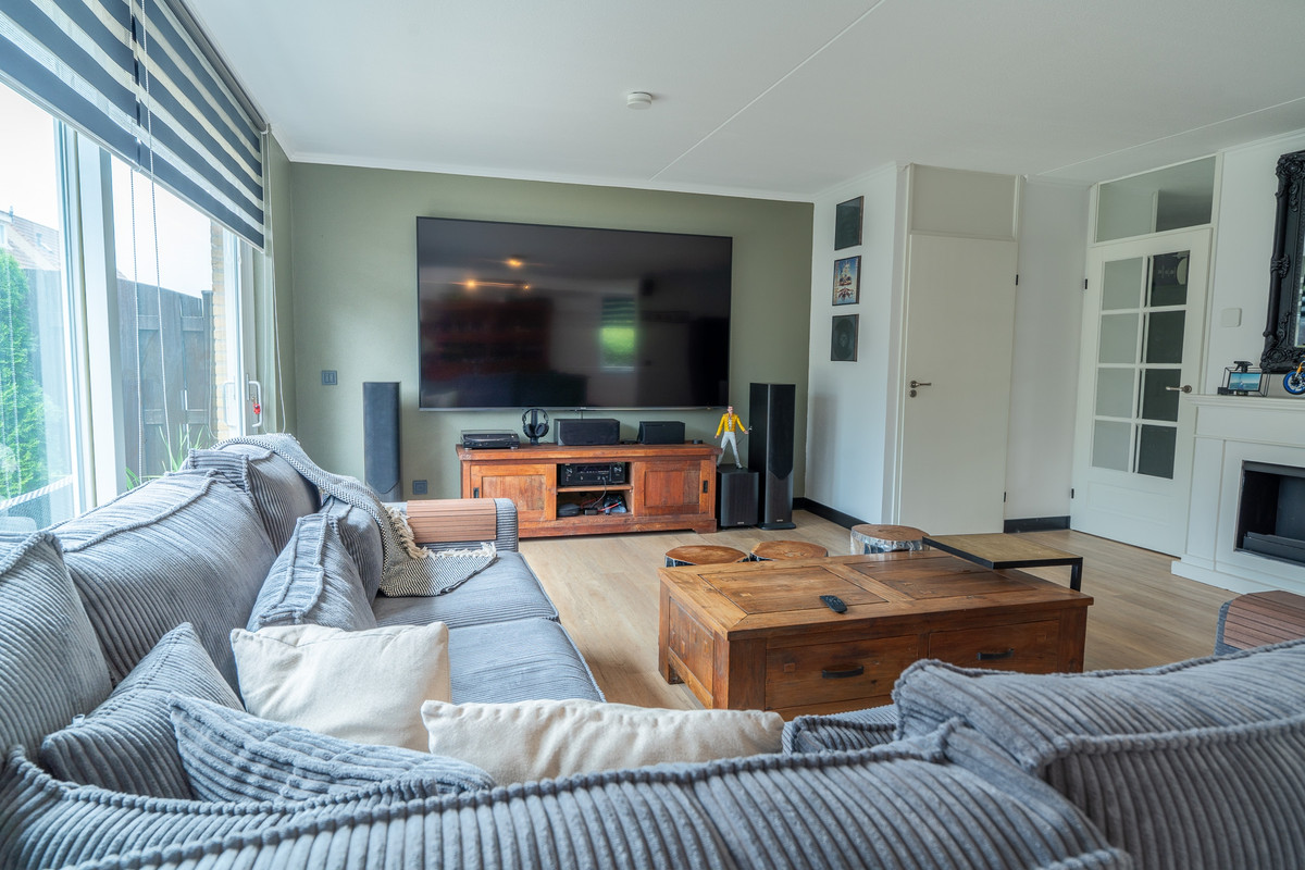 Hoekwoning te koop: Witsandstraat 19, Hellevoetsluis
