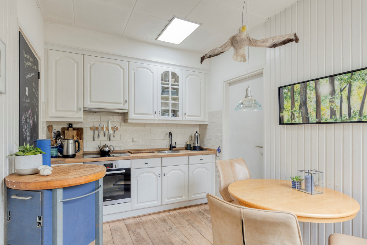 Tussenwoning te koop: Van Der Waalspad 19, Assen