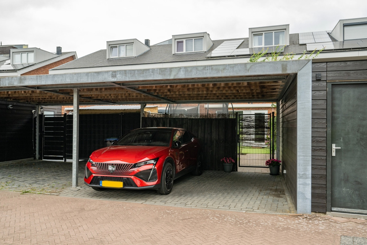 Tussenwoning te koop: Raadsliedenstraat 13, Leerdam