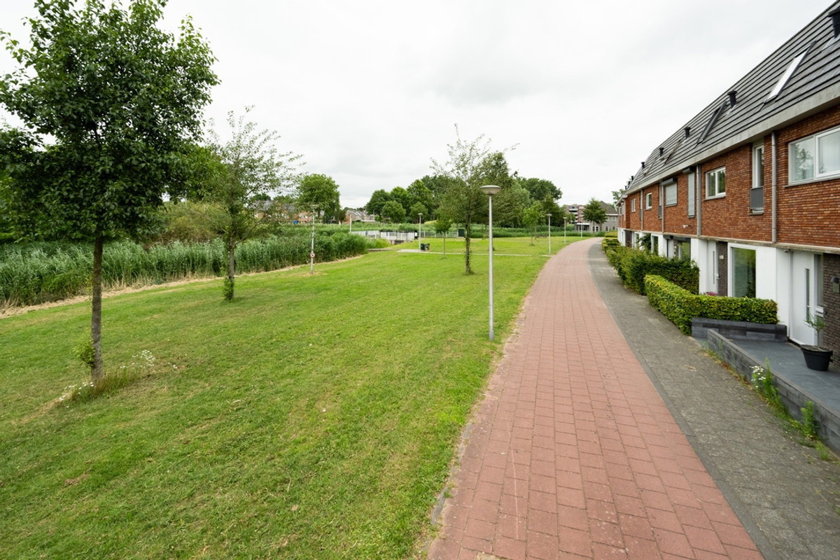 Tussenwoning te koop: Raadsliedenstraat 13, Leerdam