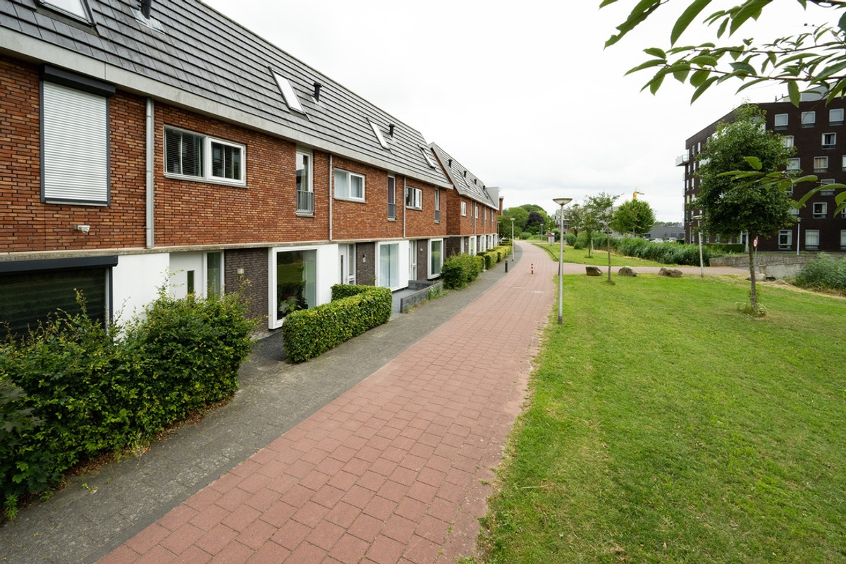 Tussenwoning te koop: Raadsliedenstraat 13, Leerdam