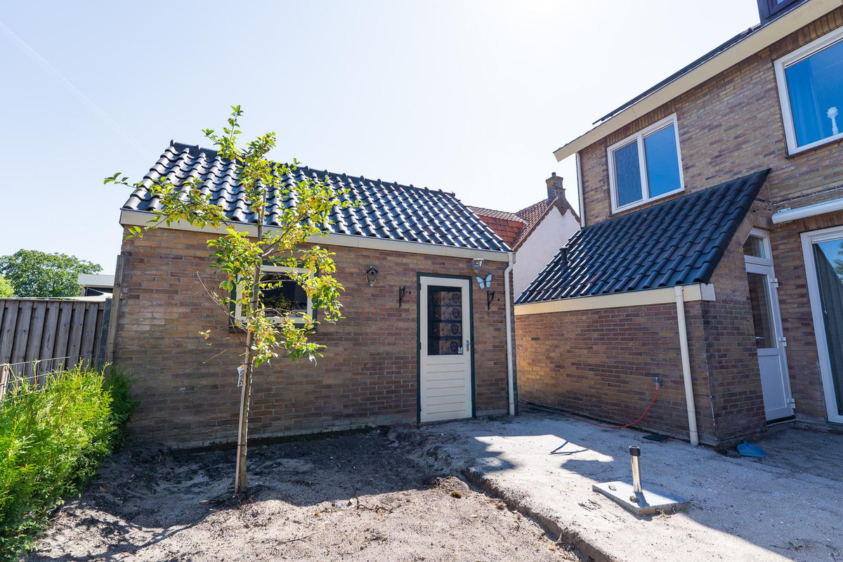Twee-onder-één-kap te koop: Wilhelminalaan 28, Dirksland