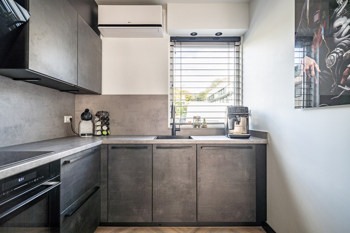 Tussenwoning te koop: Westlanderwerf 3, Leiden