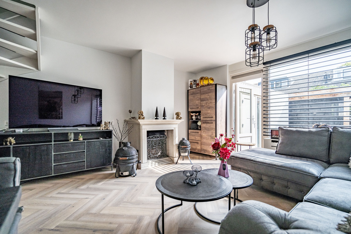 Tussenwoning te koop: Westlanderwerf 3, Leiden