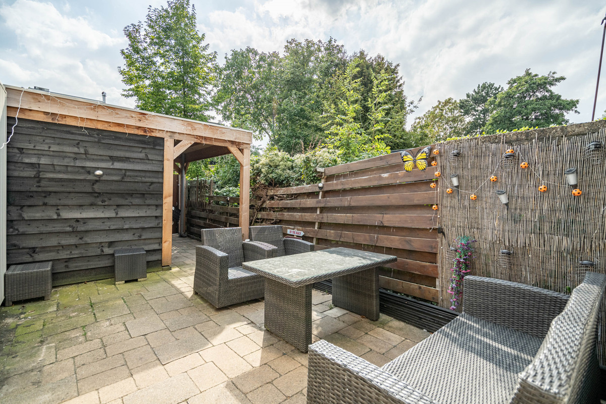 Tussenwoning te koop: Westlanderwerf 3, Leiden