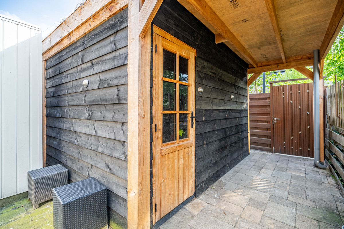 Tussenwoning te koop: Westlanderwerf 3, Leiden