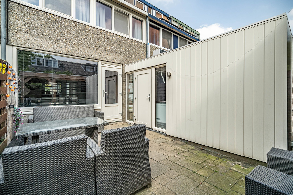 Tussenwoning te koop: Westlanderwerf 3, Leiden