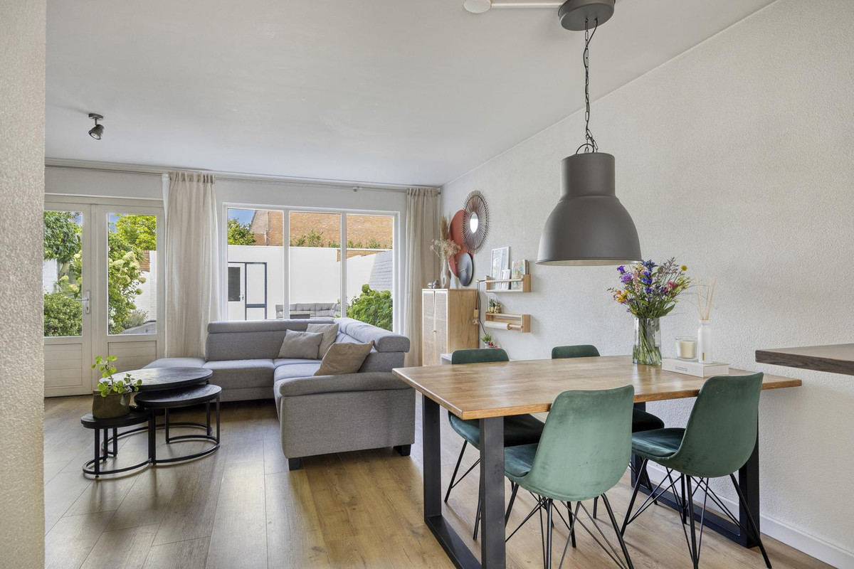 Tussenwoning te koop: Ambrozijnberg 224, Roosendaal