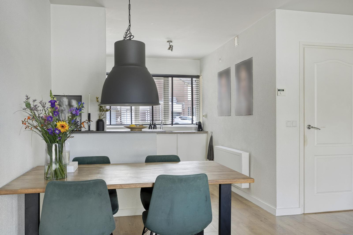 Tussenwoning te koop: Ambrozijnberg 224, Roosendaal