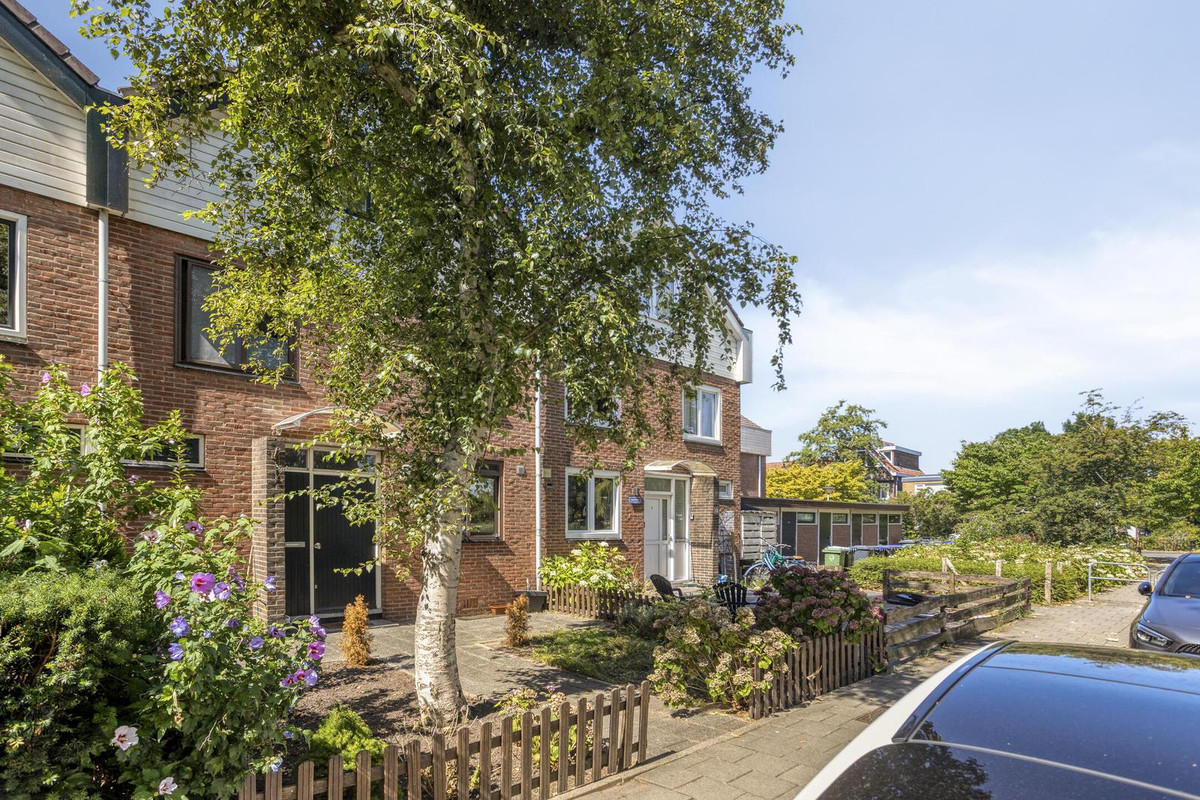 Tussenwoning te koop: De Weer 5, Zaandam