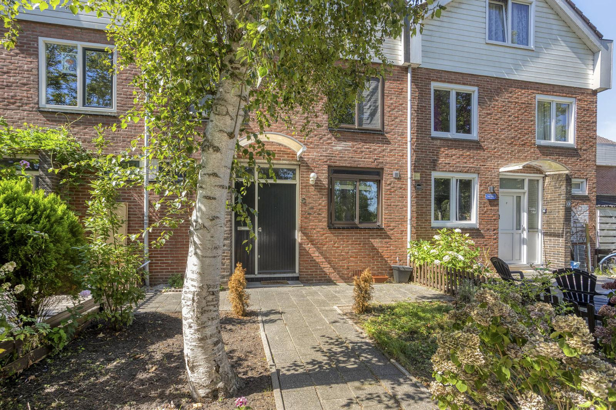 Tussenwoning te koop: De Weer 5, Zaandam