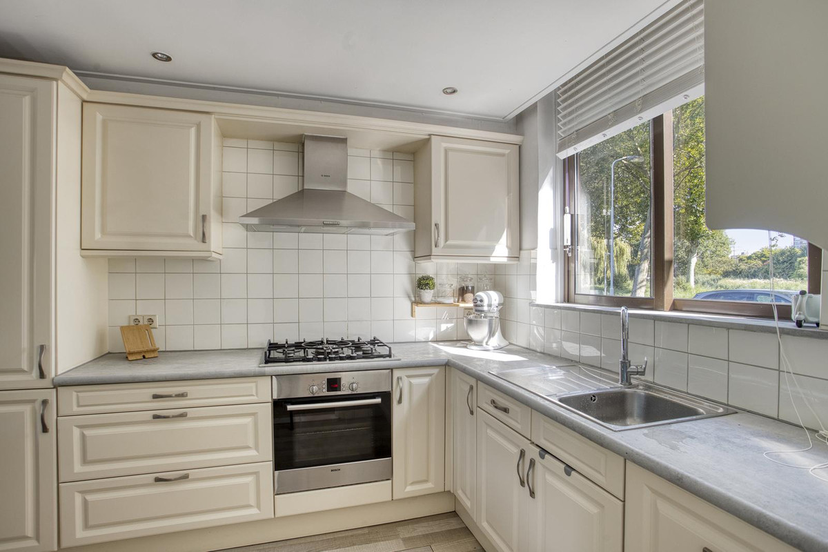Tussenwoning te koop: De Weer 5, Zaandam