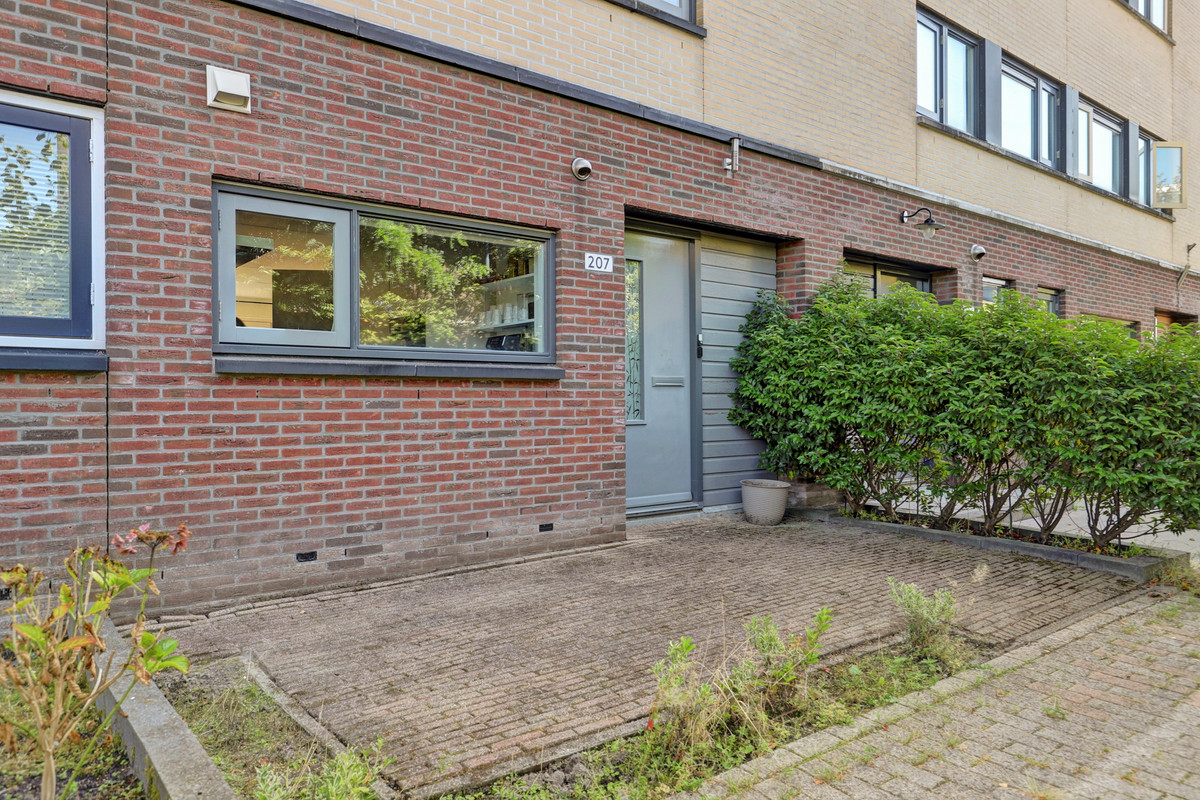 Tussenwoning te koop: Breitnerhof 207, Hoorn