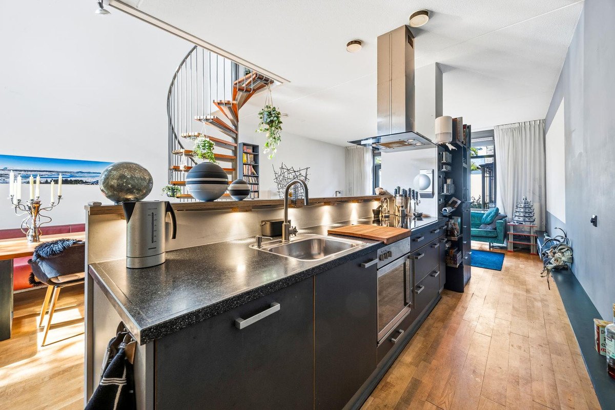 Tussenwoning te koop: Scholekstersingel 68, 'S-Gravenhage
