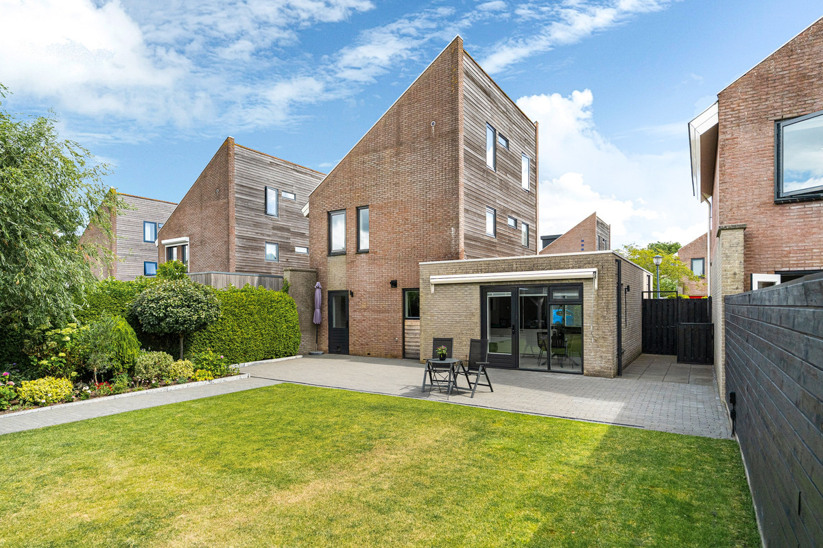 Vrijstaande woning te koop: Het Zool 34, Leeuwarden