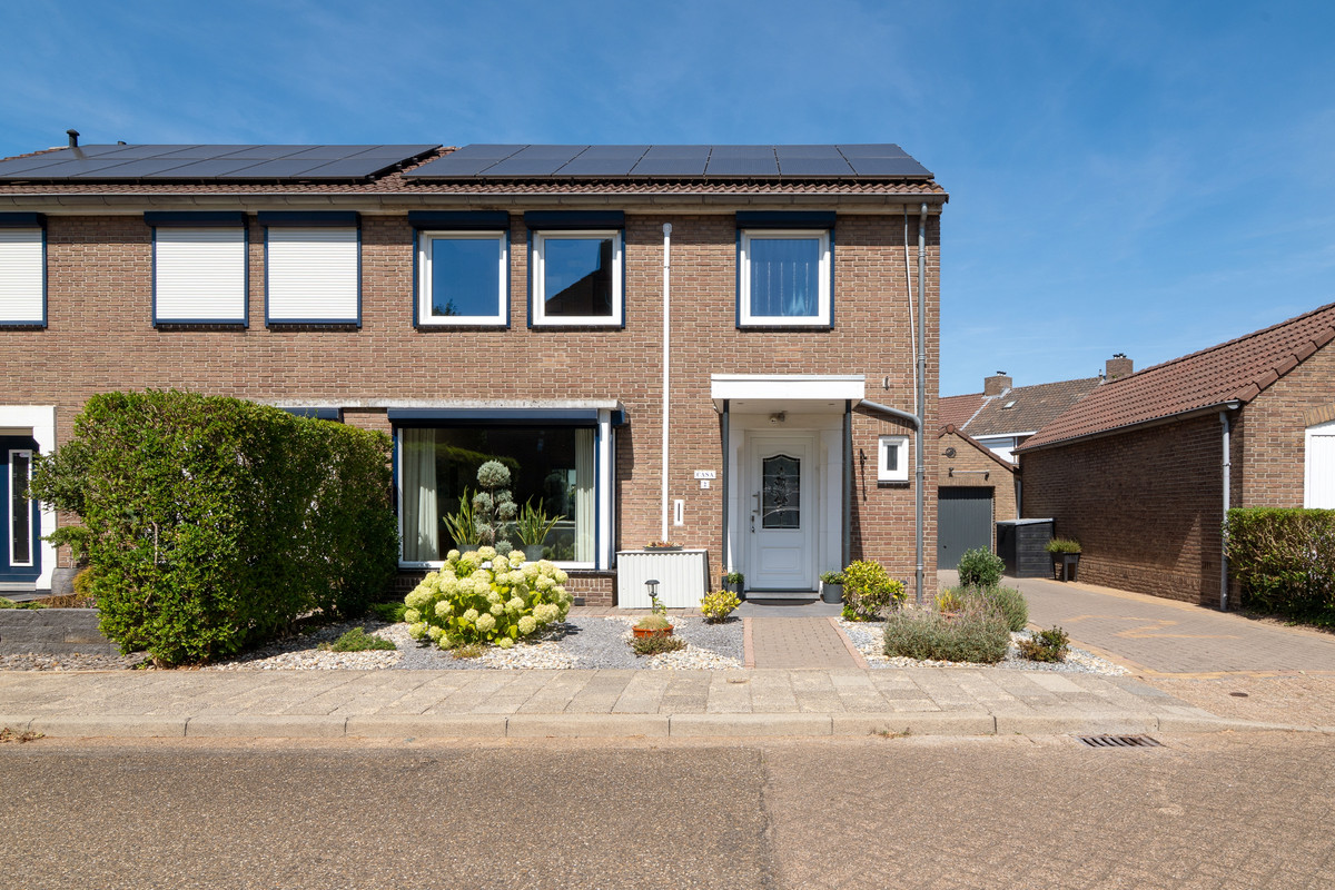 Twee-onder-één-kap te koop: Spechtstraat 2, Heerlen