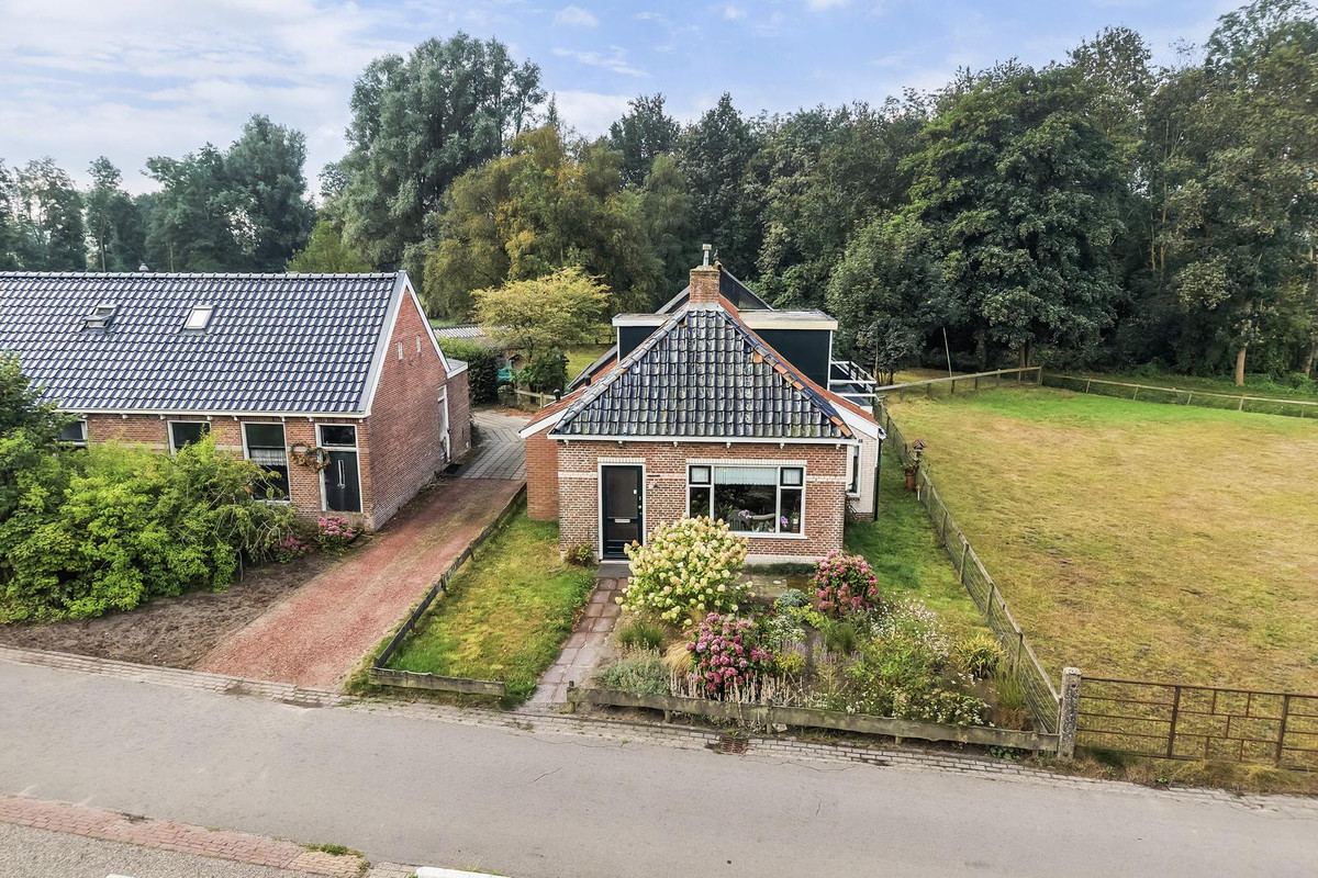 Vrijstaande woning te koop: De Kapelle 14, Rinsumageast