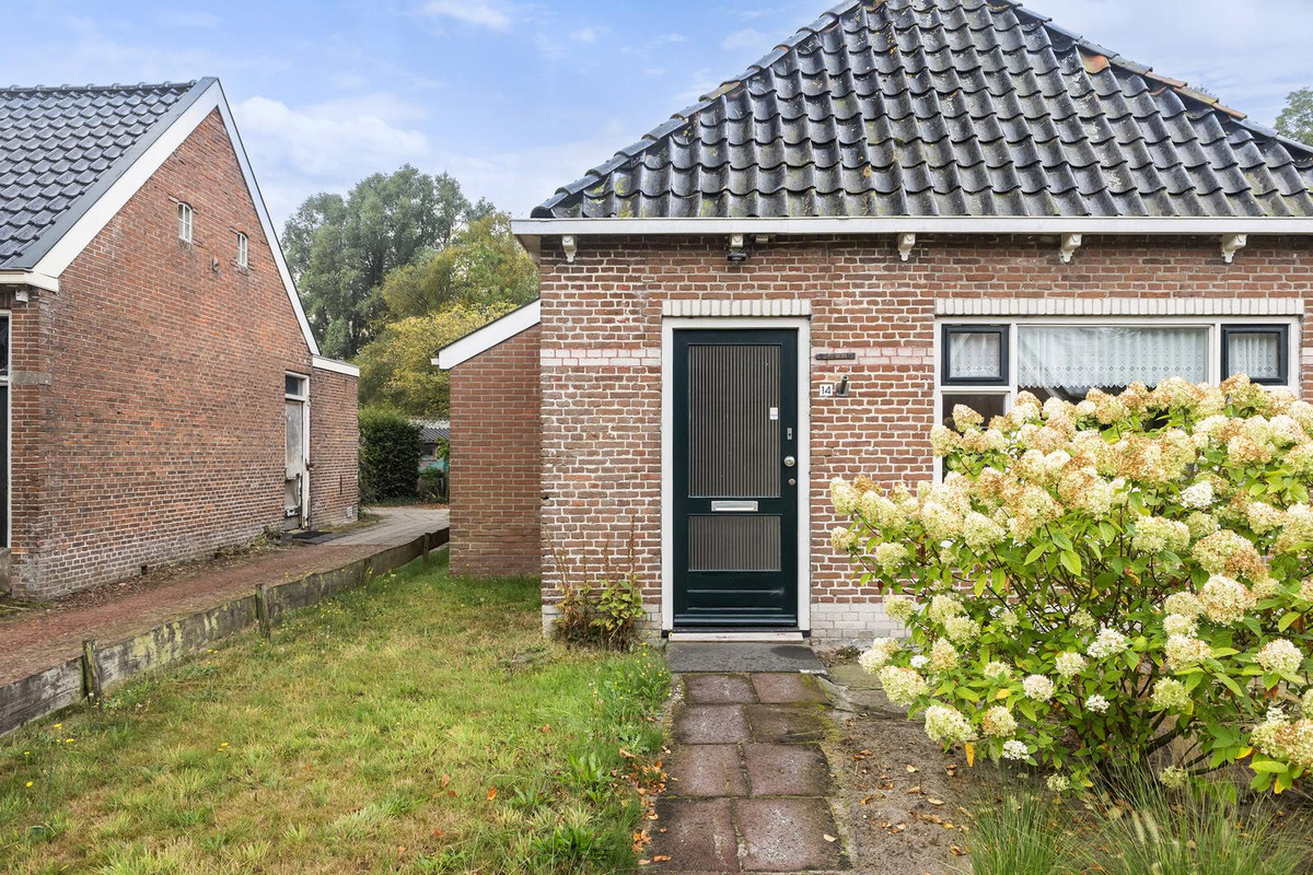 Vrijstaande woning te koop: De Kapelle 14, Rinsumageast