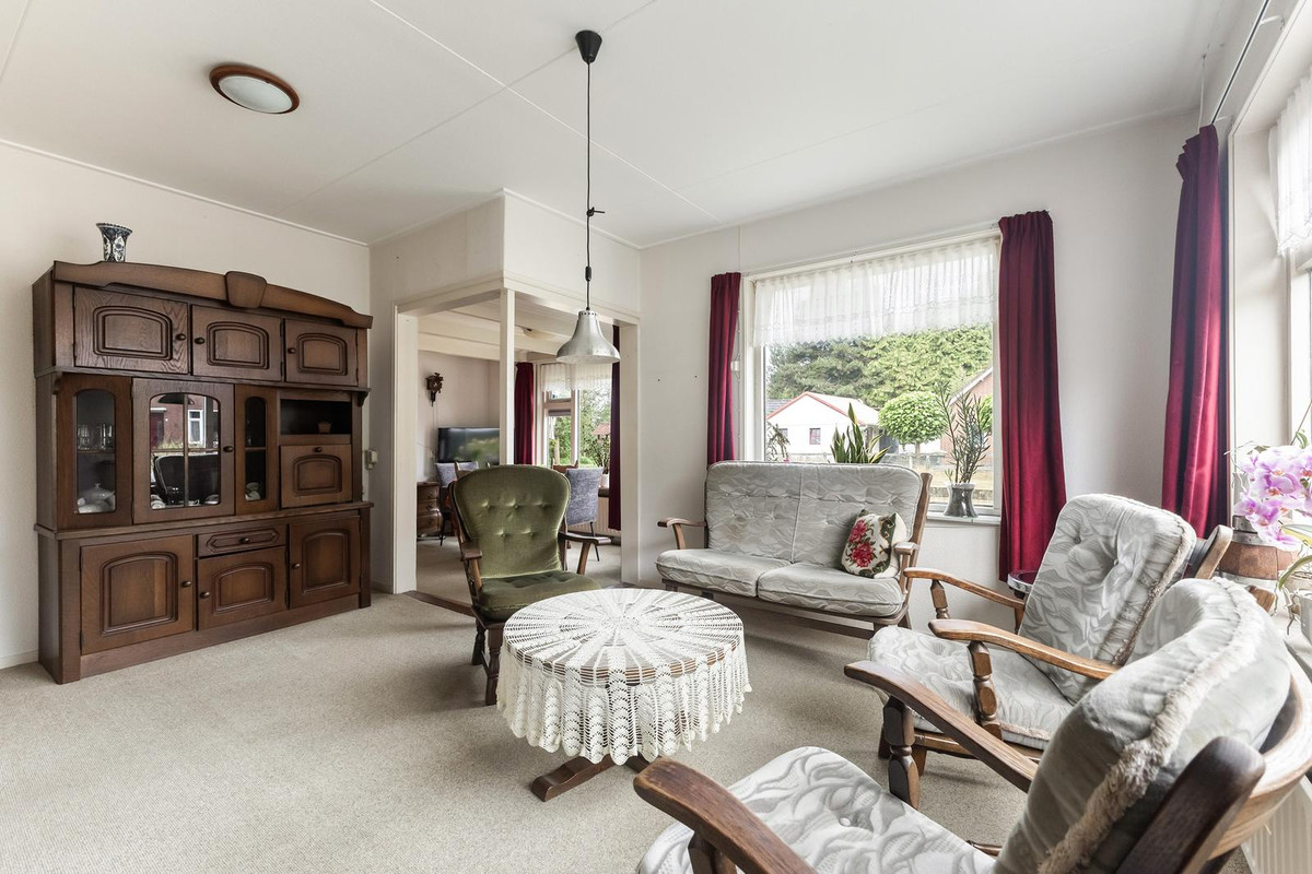 Vrijstaande woning te koop: De Kapelle 14, Rinsumageast