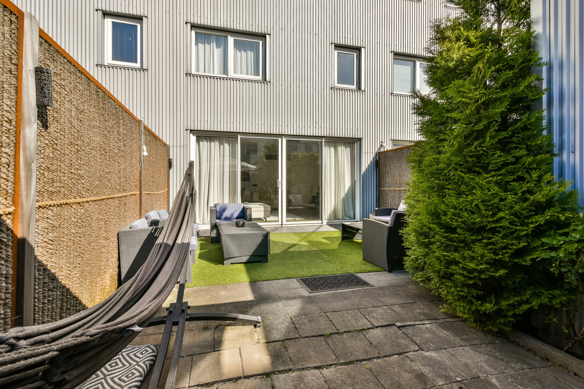 Tussenwoning te koop: Van Essendijk 163, 'S-Gravenhage