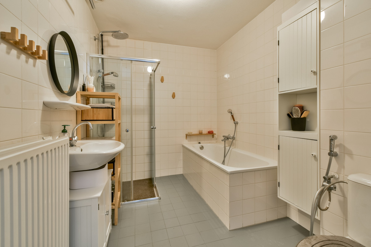Tussenwoning te koop: Van Essendijk 163, 'S-Gravenhage