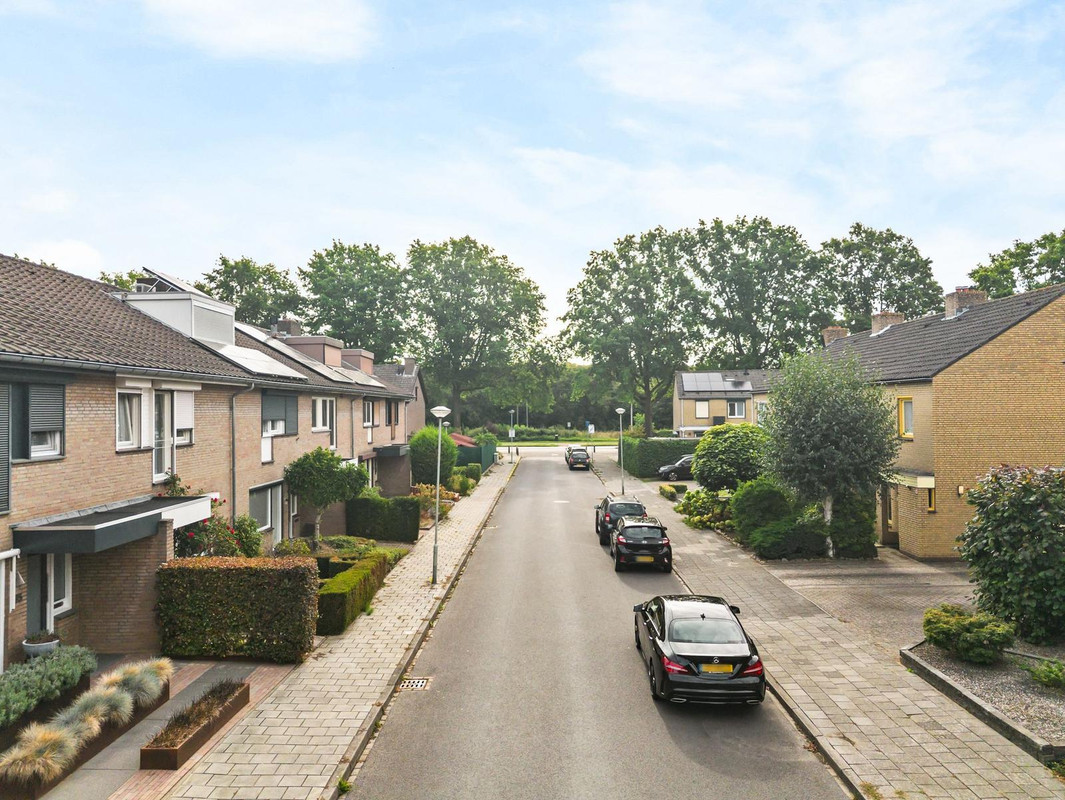 Tussenwoning te koop: Rennebeek 37, Geleen