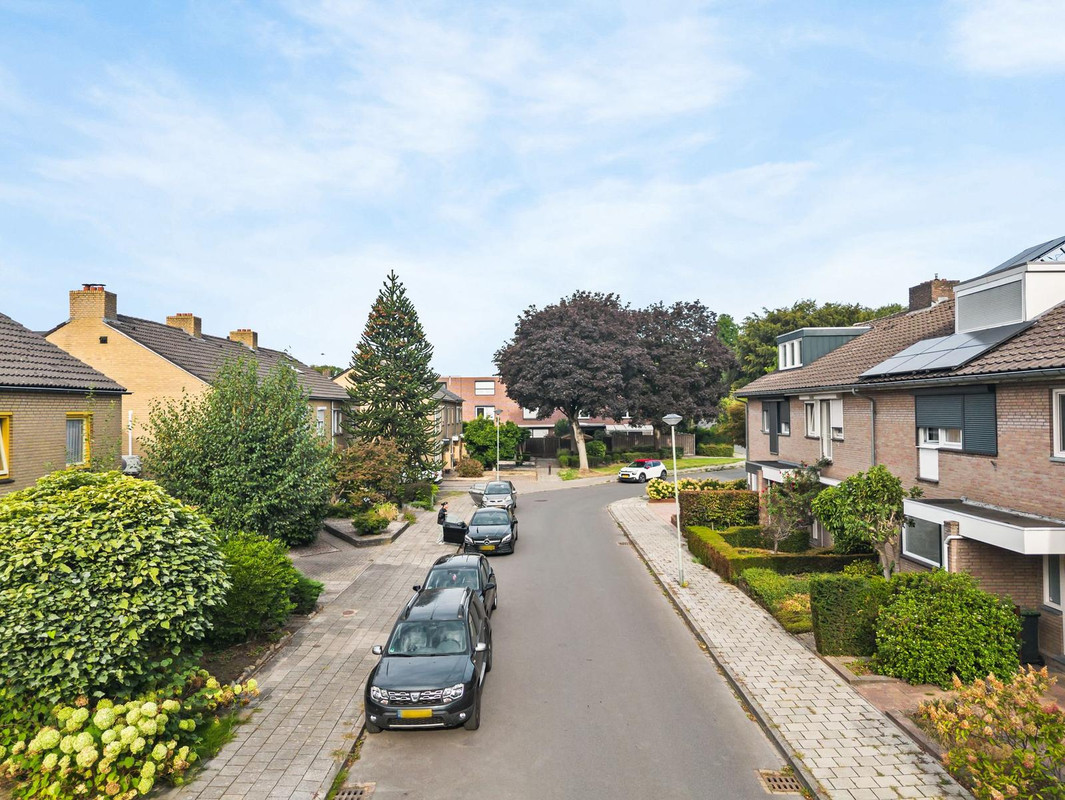 Tussenwoning te koop: Rennebeek 37, Geleen