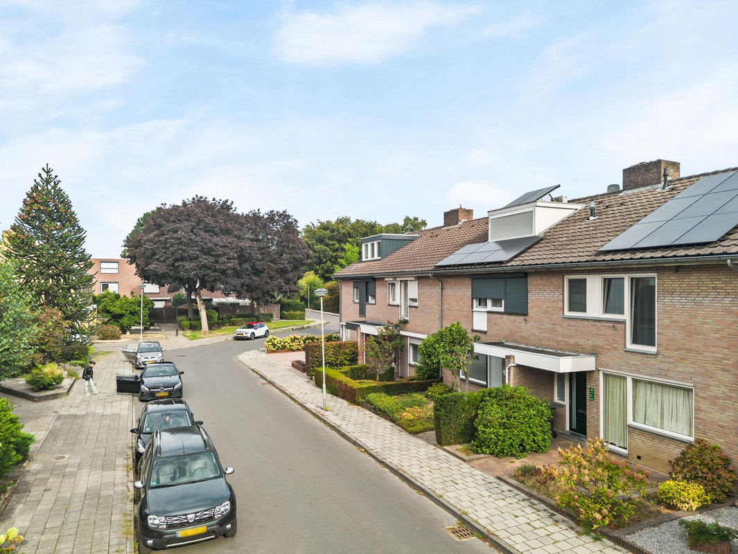 Tussenwoning te koop: Rennebeek 37, Geleen