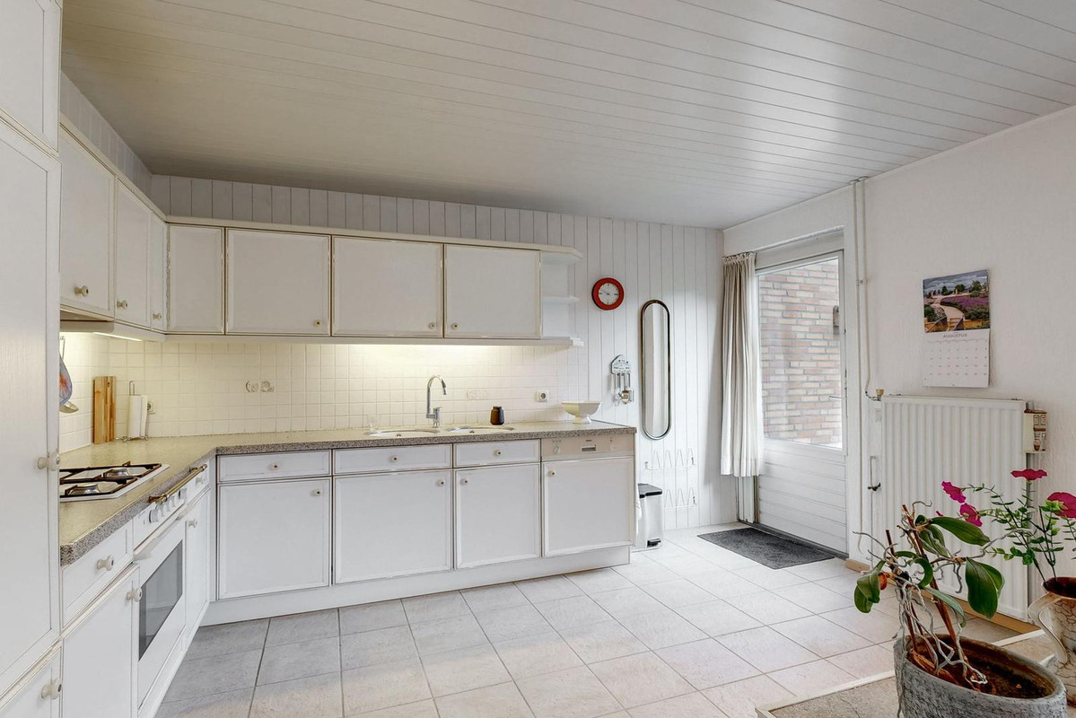 Tussenwoning te koop: Rennebeek 37, Geleen