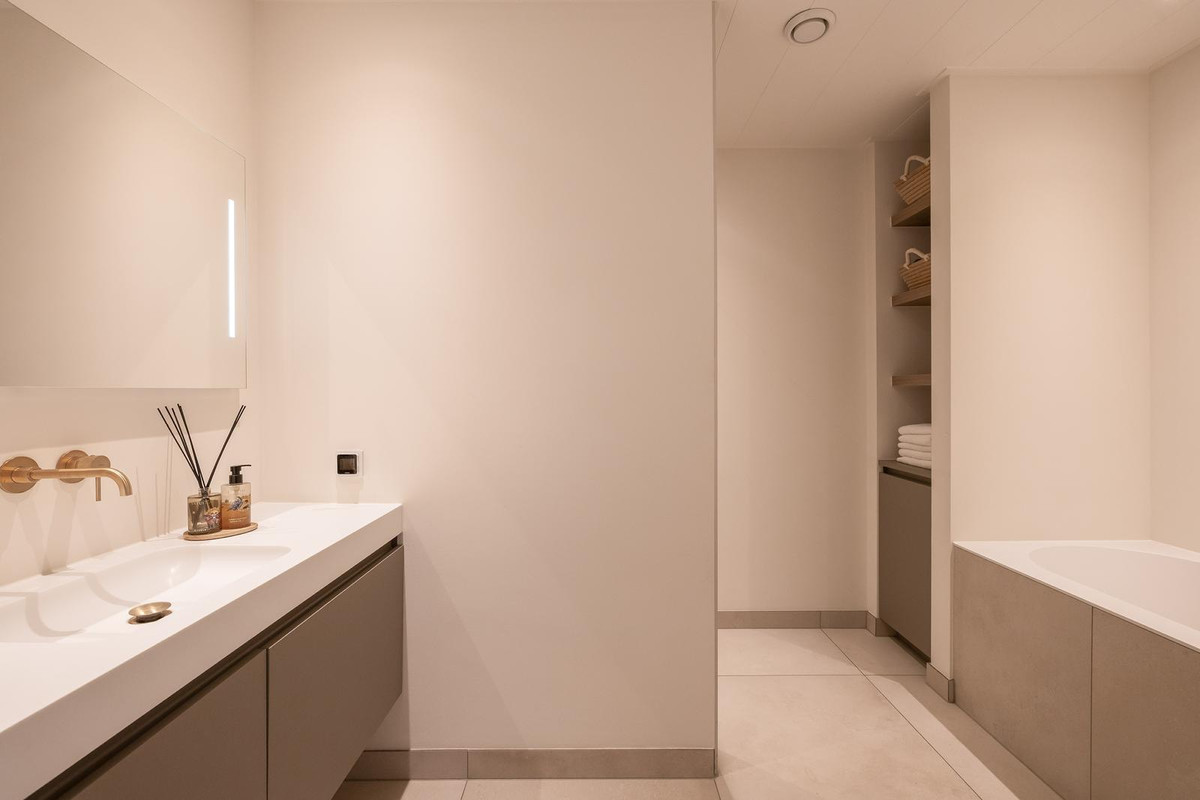 Tussenwoning te koop: Perengaard 32, Nieuw-Beijerland