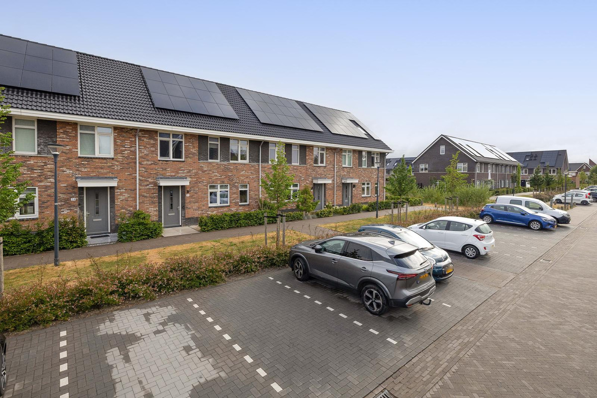 Tussenwoning te koop: Perengaard 32, Nieuw-Beijerland