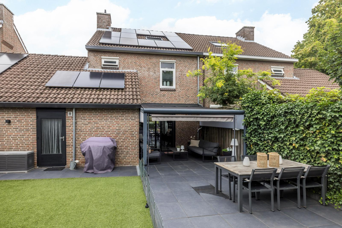 Tussenwoning te koop: Kasteelstraat 15, Amstenrade