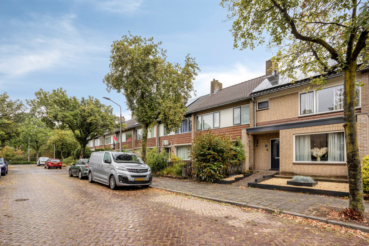 Tussenwoning te koop: Azurietstraat 26, Nijmegen