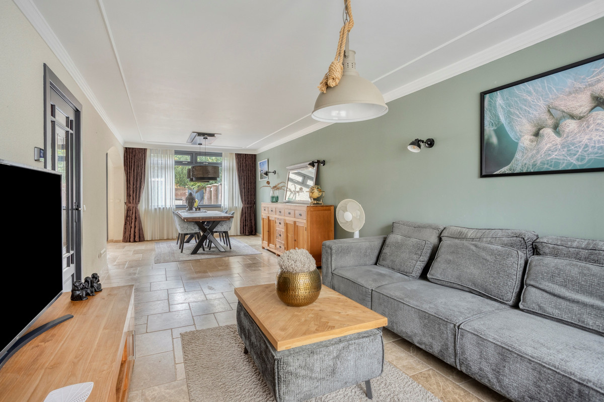 Tussenwoning te koop: Azurietstraat 26, Nijmegen