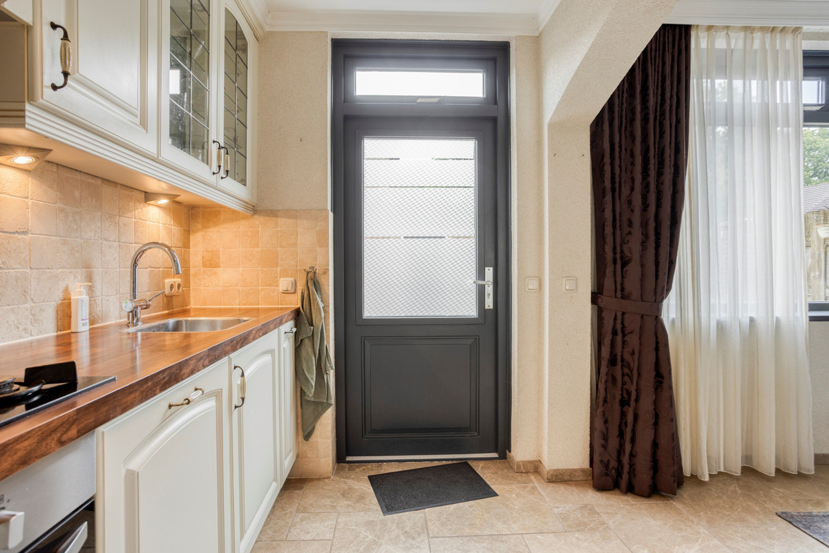 Tussenwoning te koop: Azurietstraat 26, Nijmegen