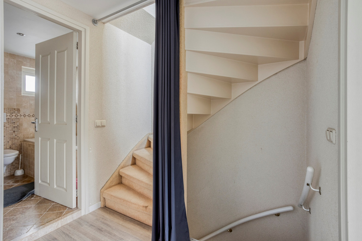 Tussenwoning te koop: Azurietstraat 26, Nijmegen