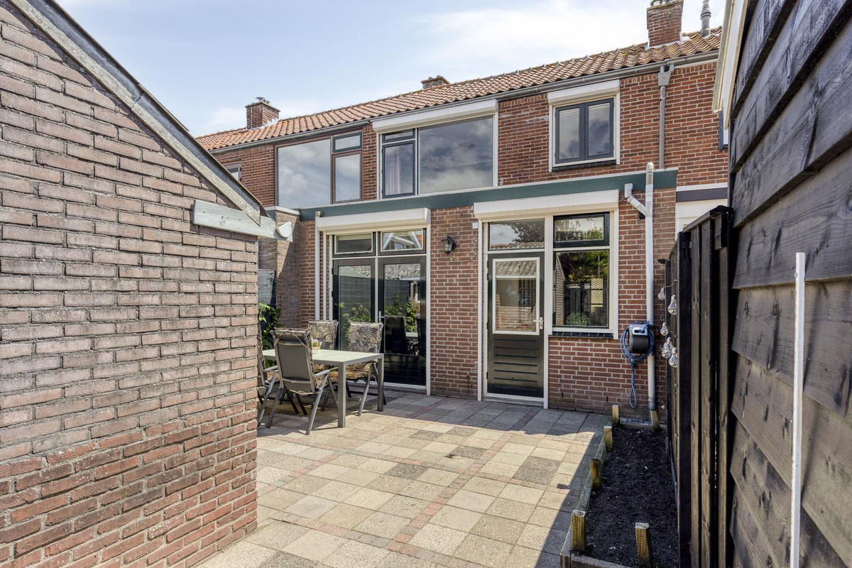 Tussenwoning te koop: Tuinstraat 17, Sint-Annaland