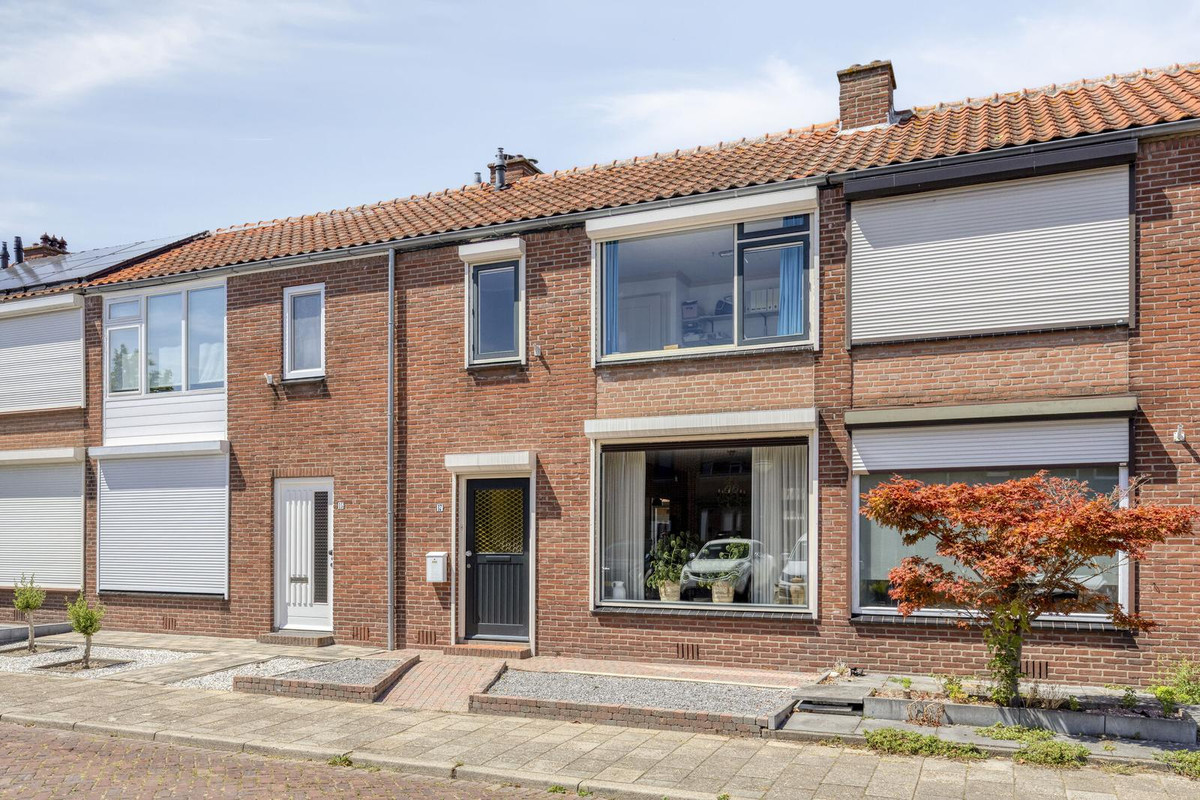 Tussenwoning te koop: Tuinstraat 17, Sint-Annaland