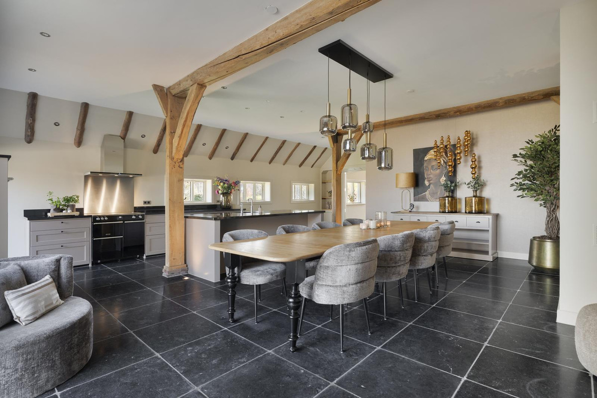 Vrijstaande woning te koop: Zuiderzeestraatweg 386, Oldebroek