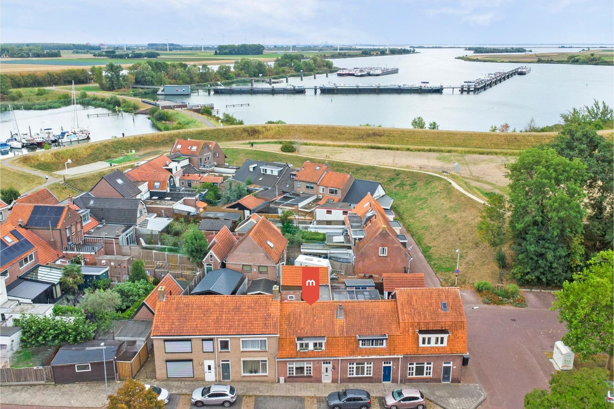 Tussenwoning te koop: Bosstraat 7, Tholen