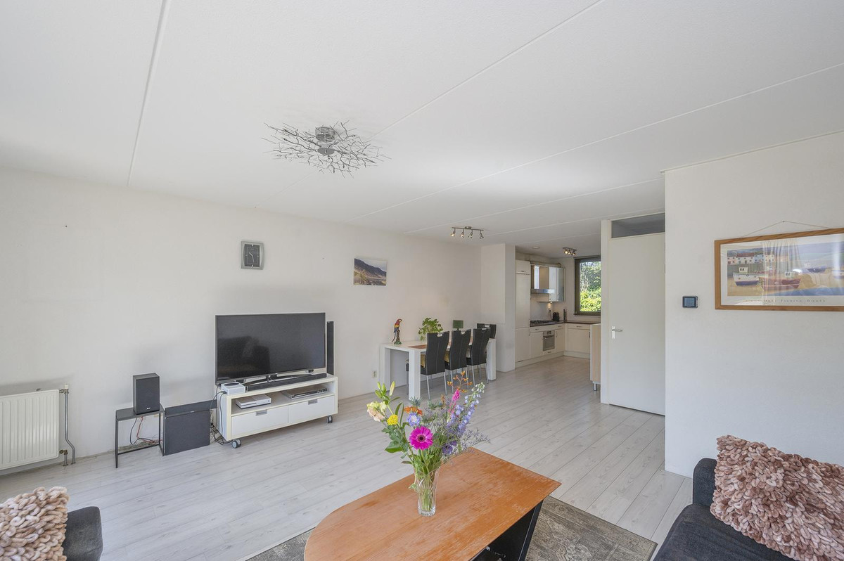 Tussenwoning te koop: Juwelenstraat 7, Almere