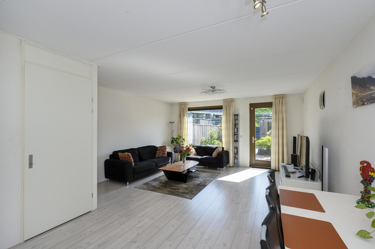 Tussenwoning te koop: Juwelenstraat 7, Almere