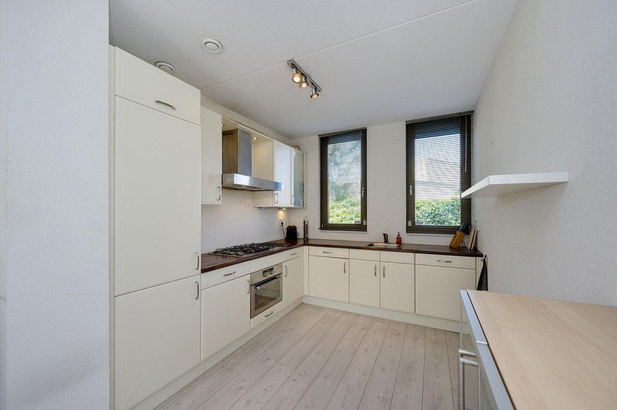 Tussenwoning te koop: Juwelenstraat 7, Almere