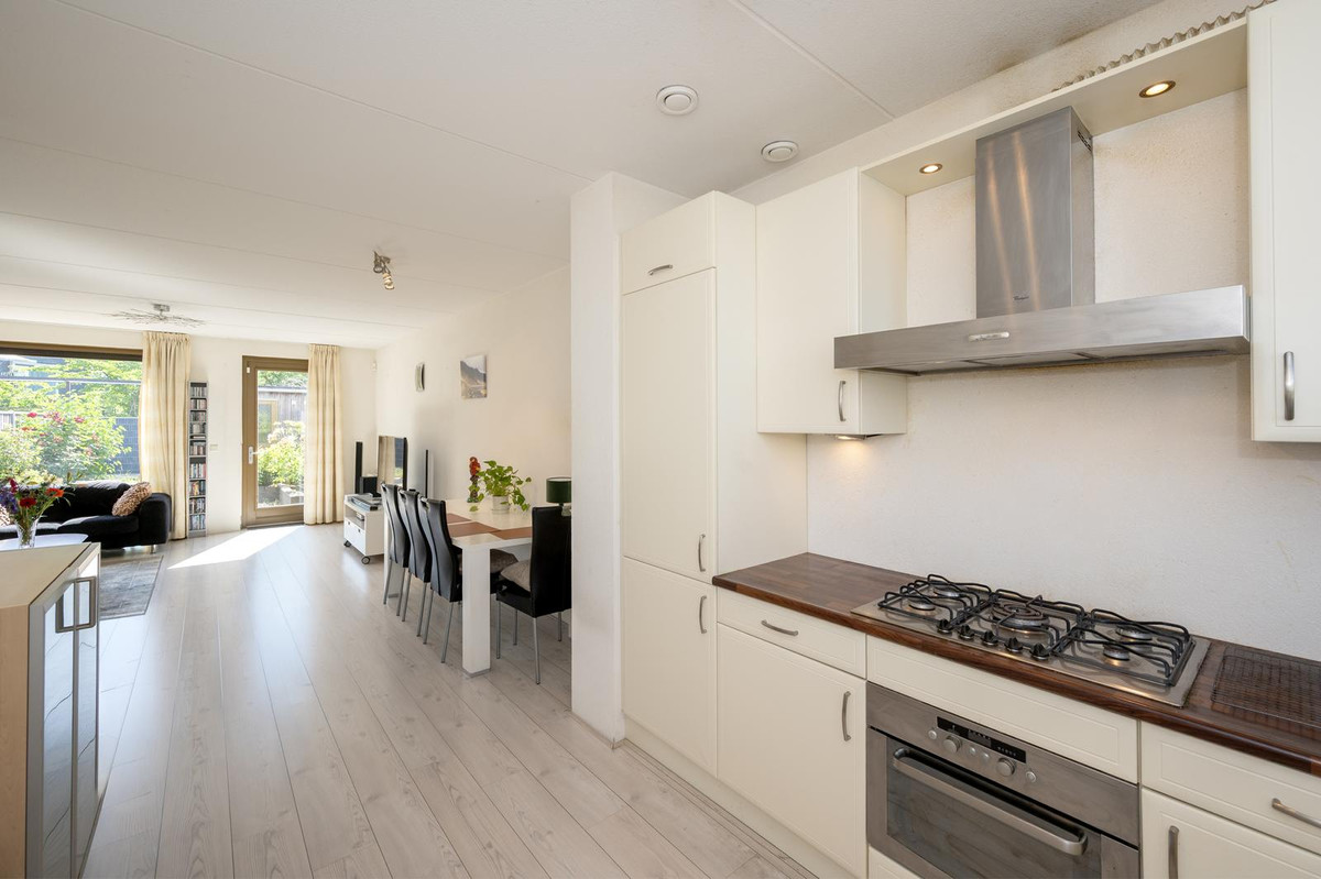 Tussenwoning te koop: Juwelenstraat 7, Almere