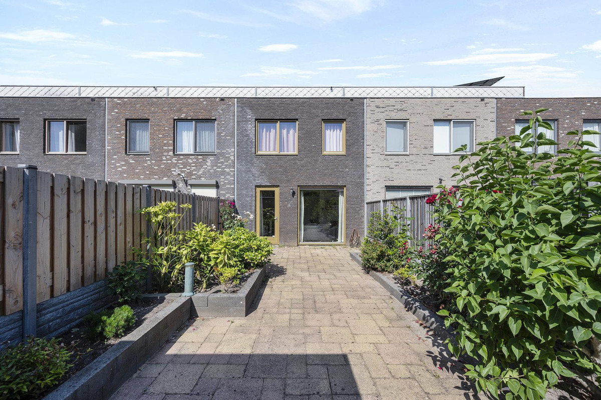 Tussenwoning te koop: Juwelenstraat 7, Almere