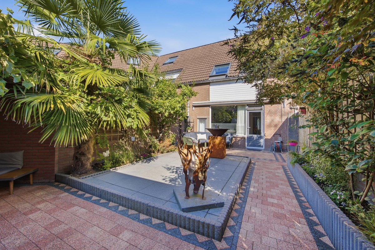 Tussenwoning te koop: Huiserf 23, Breda
