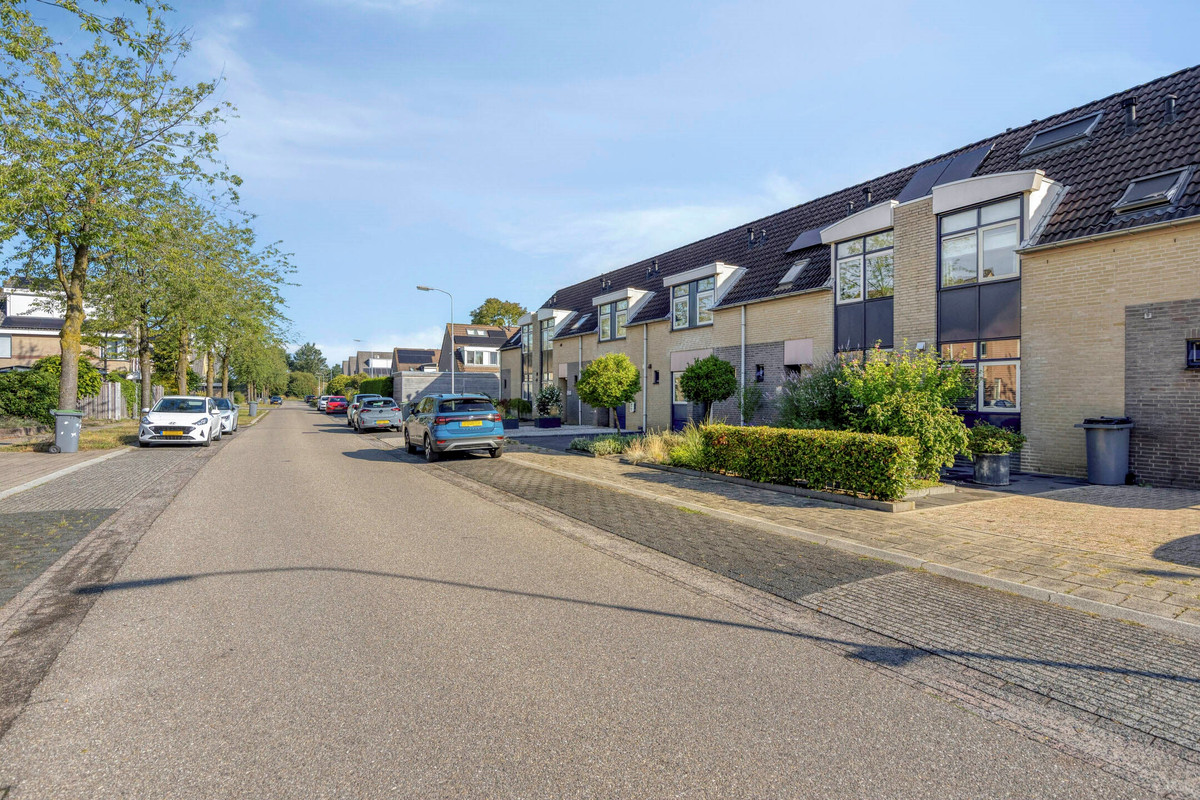 Tussenwoning te koop: Saltshof 2416, Wijchen