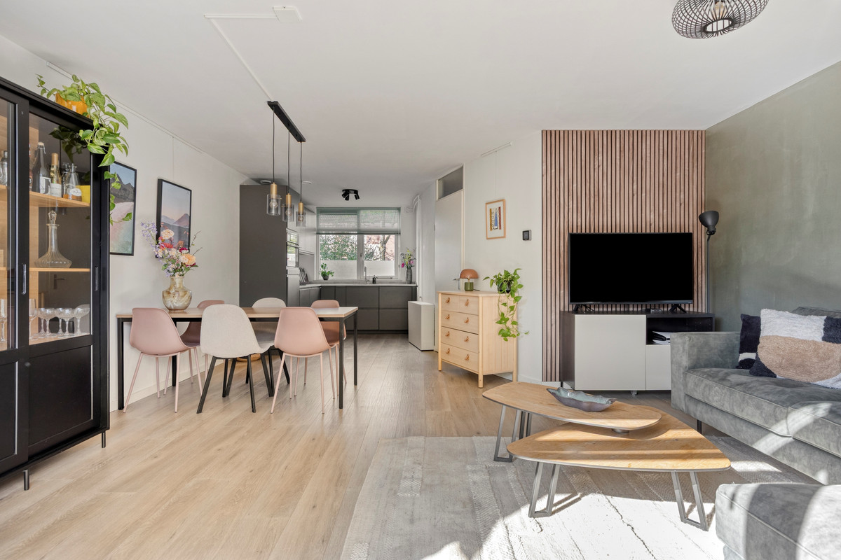 Tussenwoning te koop: Saltshof 2416, Wijchen