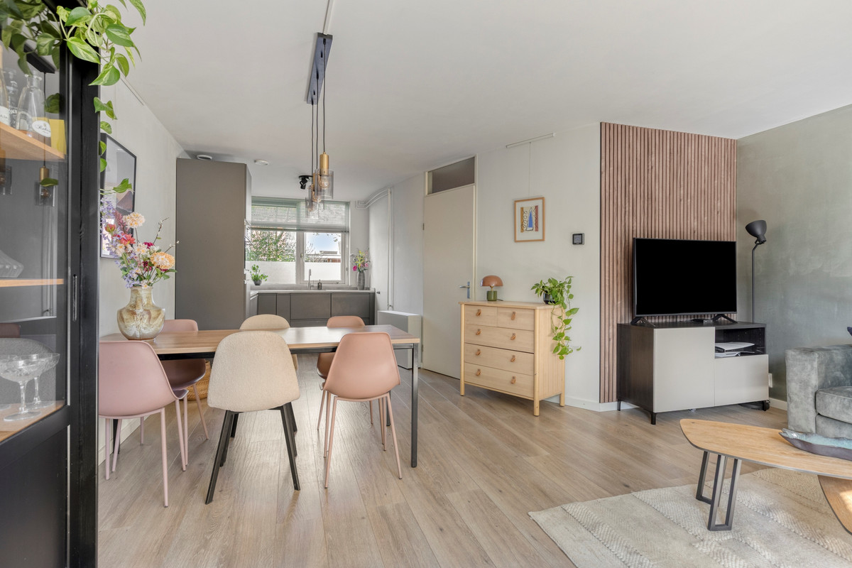 Tussenwoning te koop: Saltshof 2416, Wijchen